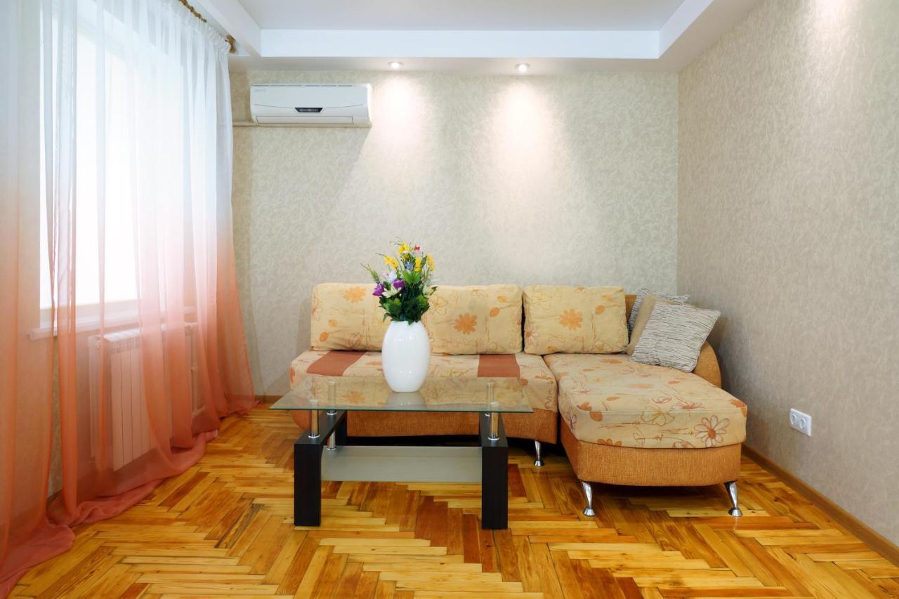 2 Rooms Semi-Luxury Apt On 39-H Nezalezhnoi Ukrаiny Street Next To The City Council Zaporizhia Exterior foto