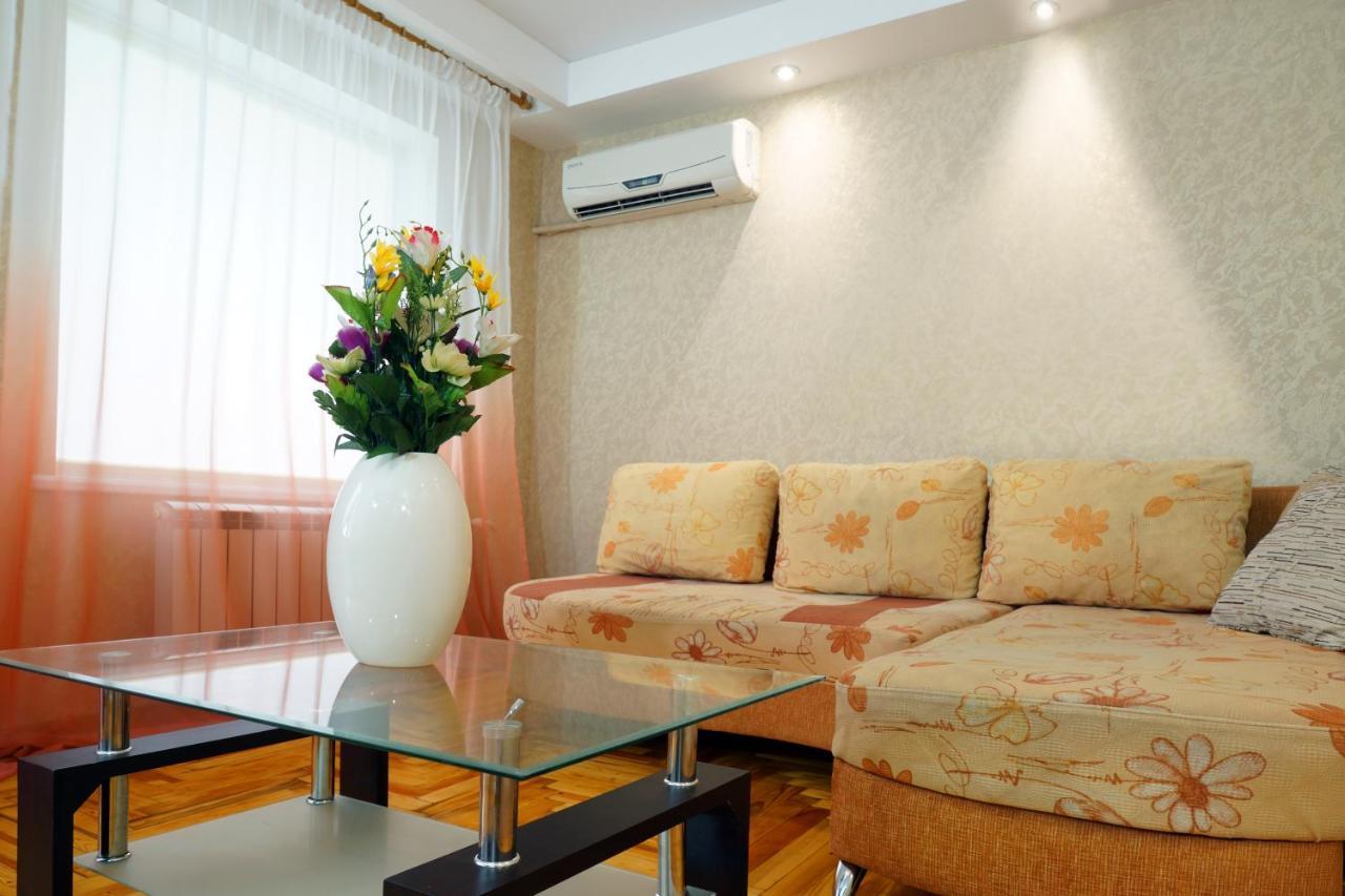 2 Rooms Semi-Luxury Apt On 39-H Nezalezhnoi Ukrаiny Street Next To The City Council Zaporizhia Exterior foto